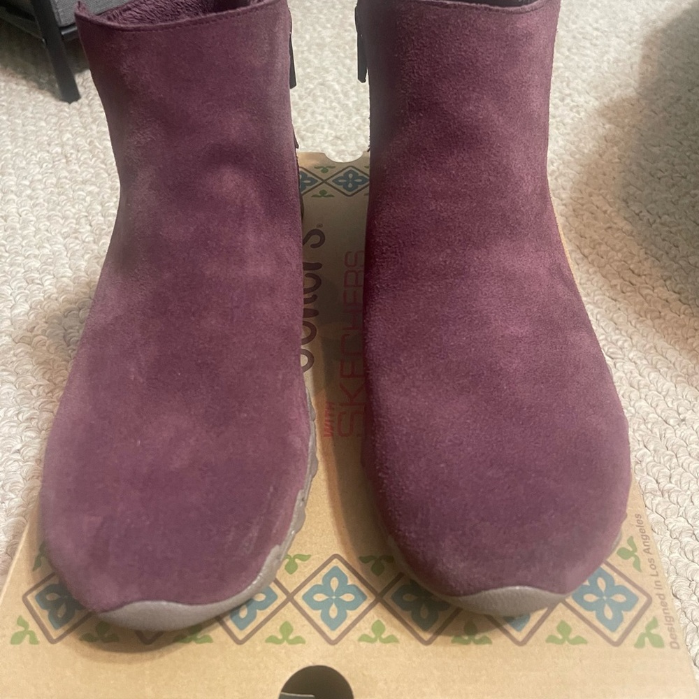 Skechers suede ankle boots, bikers MC embracing,  burgundy, super comfortable